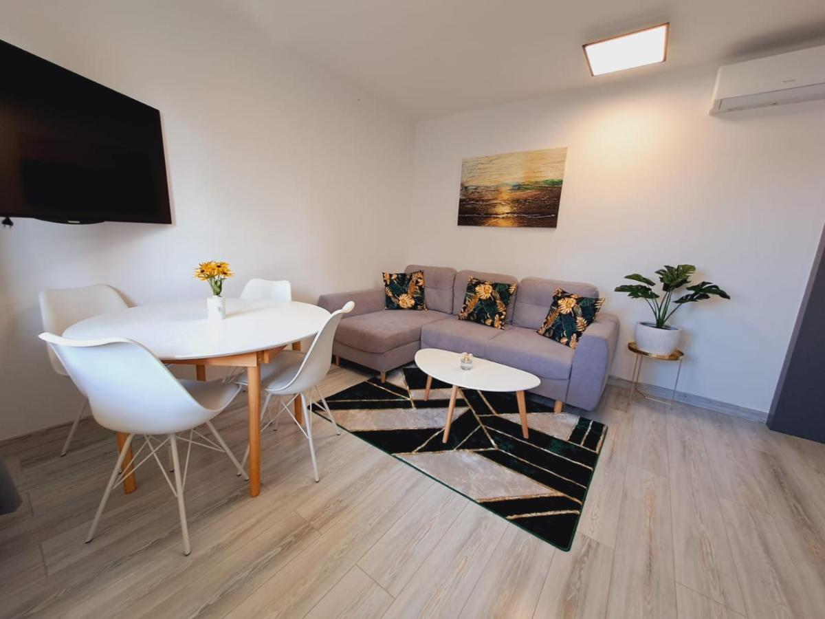 Limanowa Sunriser Apartment Bagian luar foto